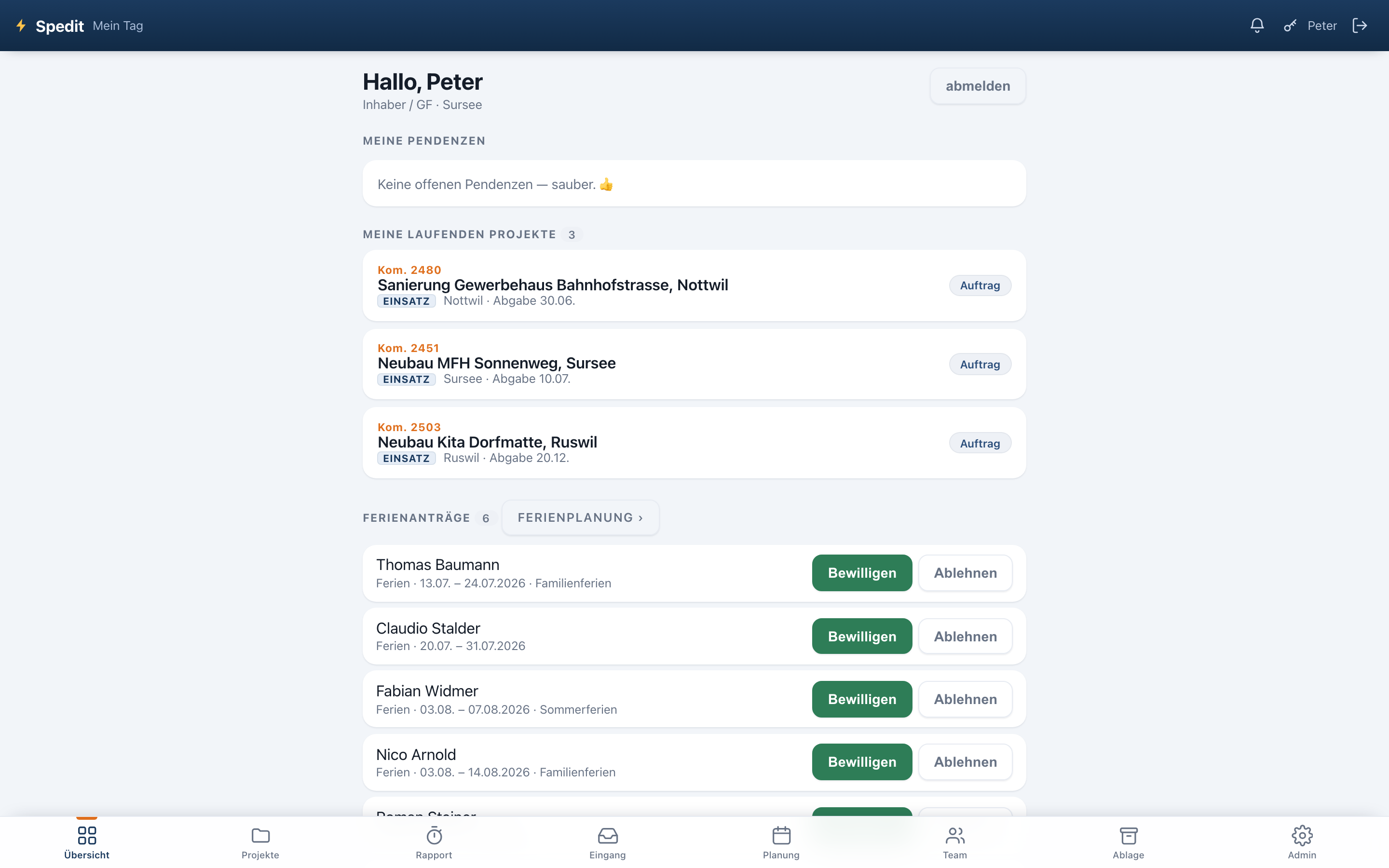 Spedit Übersicht am Rechner — Dashboard des Inhabers mit laufenden Projekten und offenen Ferienanträgen